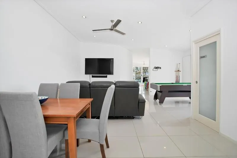 Marina Beach Holiday Home Cremorne 0*,  Australia